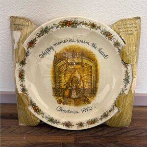 NIB VINTAGE Holly Hobbie Commemorative Christmas Plate